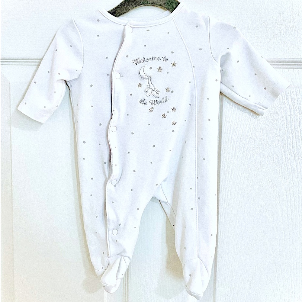 **Sold**Newborn Onesie with hat!